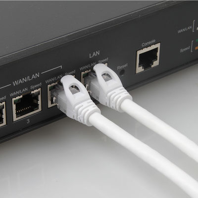 UTP branco Cat6 remenda o revestimento do PVC LSZH do cabo 24AWG 7/0.2 com o conector RJ45