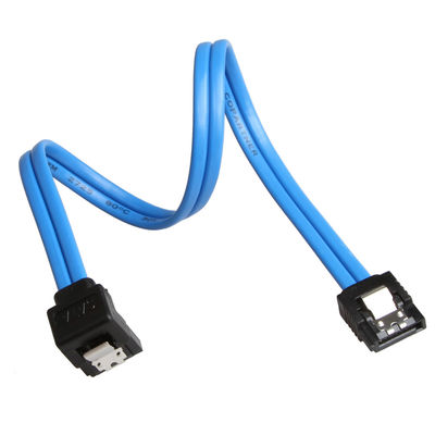 Cabo prático azul de SATA 3 6GB S com travamento da trava reta à tomada de 90 graus